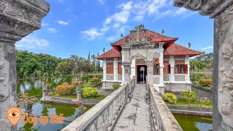 Paleis in het water.