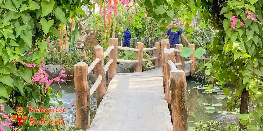 Brug in het Kemenuh Butterfly Park.